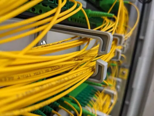 Cableado estructurado de fibra óptica en rack